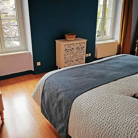 Mirabeau Apartment